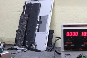 Laptop repair center